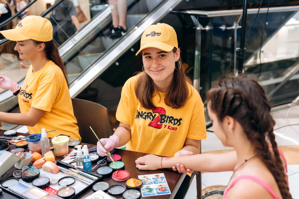 Sonia Plakdyuk&#039;s autograph session — Angry Birds 2 image-38