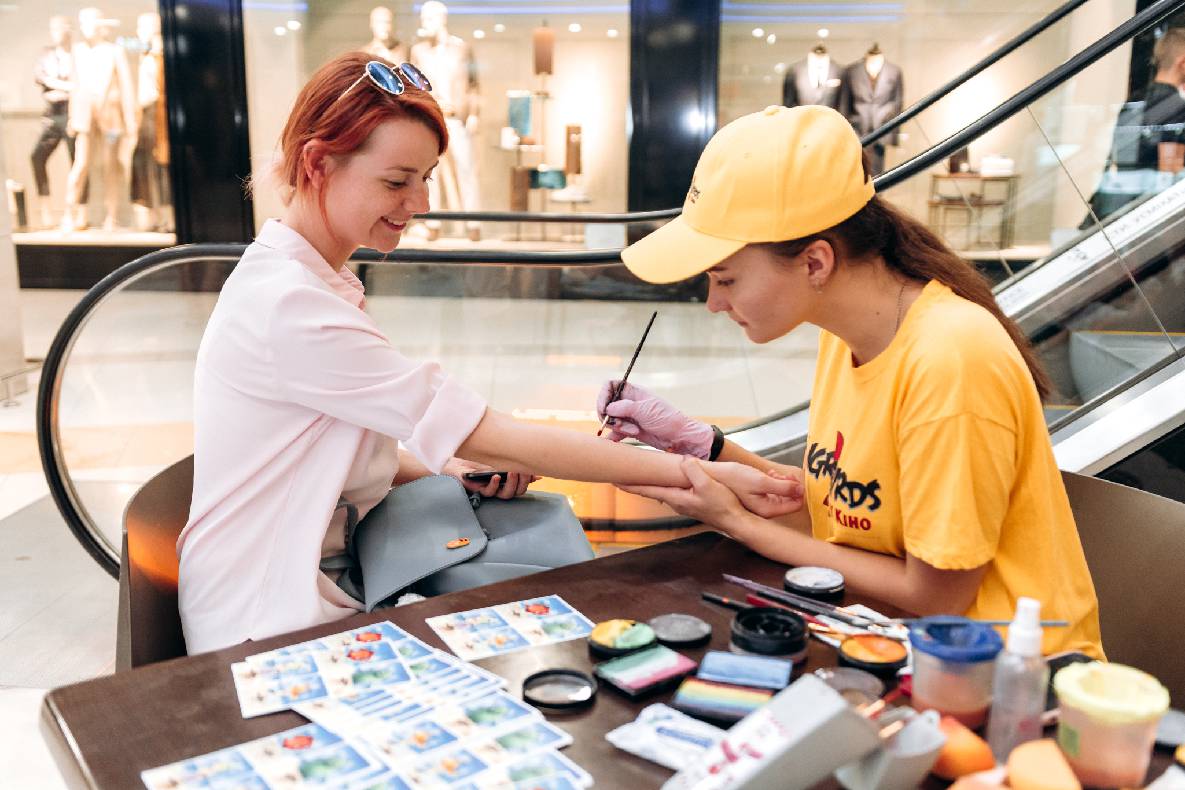 Sonia Plakdyuk&#039;s autograph session — Angry Birds 2 image-40
