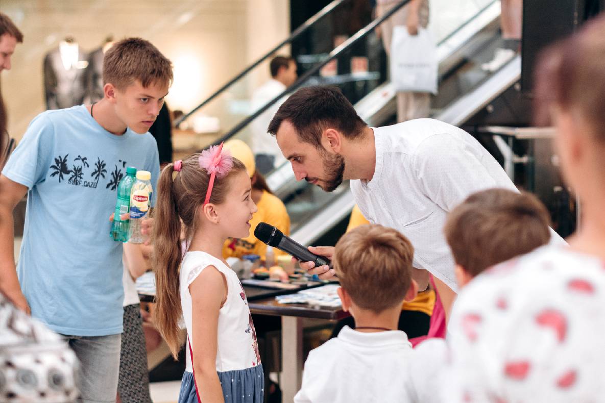 Sonia Plakdyuk&#039;s autograph session — Angry Birds 2 image-42