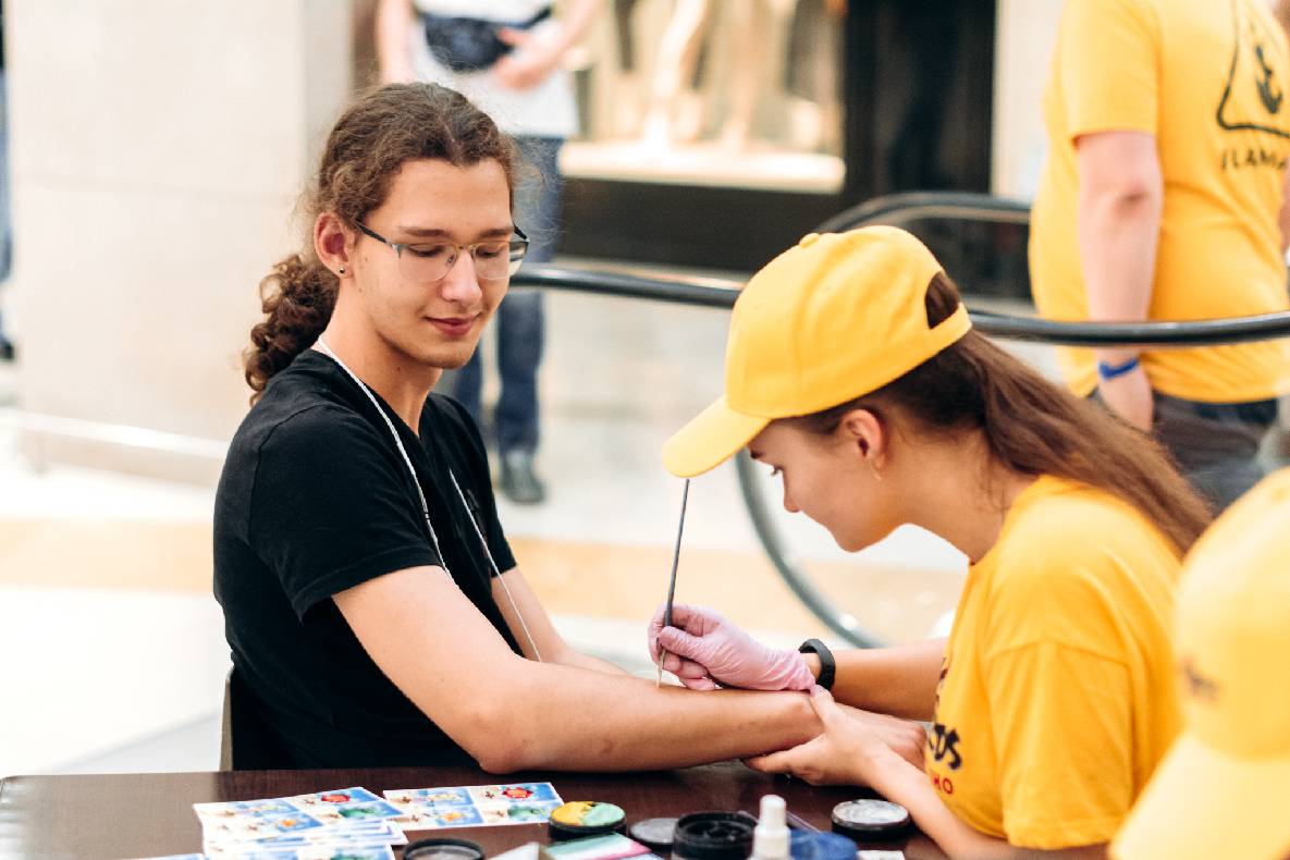 Sonia Plakdyuk&#039;s autograph session — Angry Birds 2 image-62