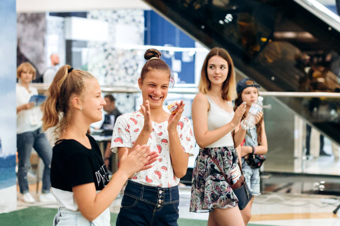 Sonia Plakdyuk&#039;s autograph session — Angry Birds 2 image-63