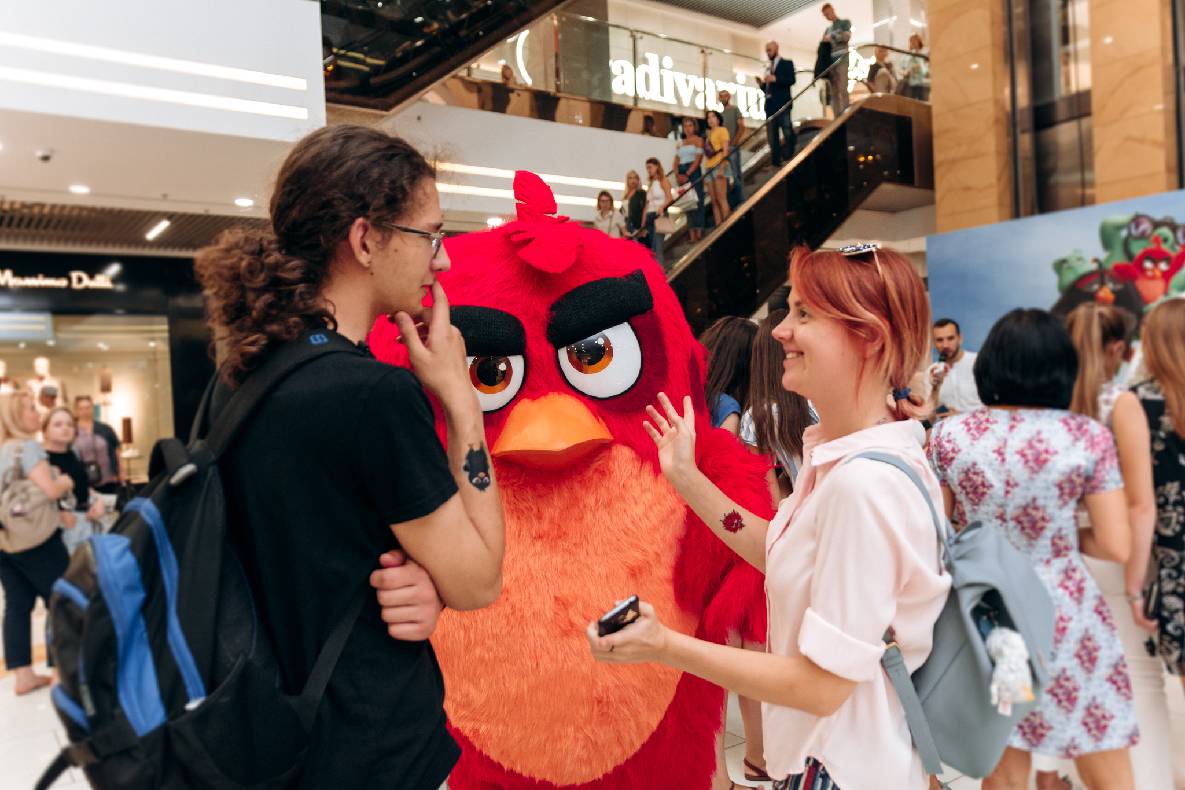 Sonia Plakdyuk&#039;s autograph session — Angry Birds 2 image-75