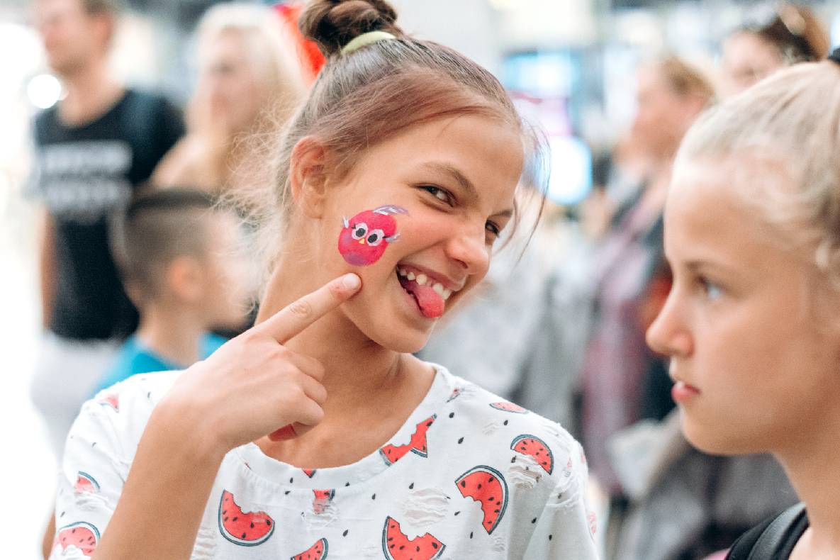 Sonia Plakdyuk&#039;s autograph session — Angry Birds 2 image-82