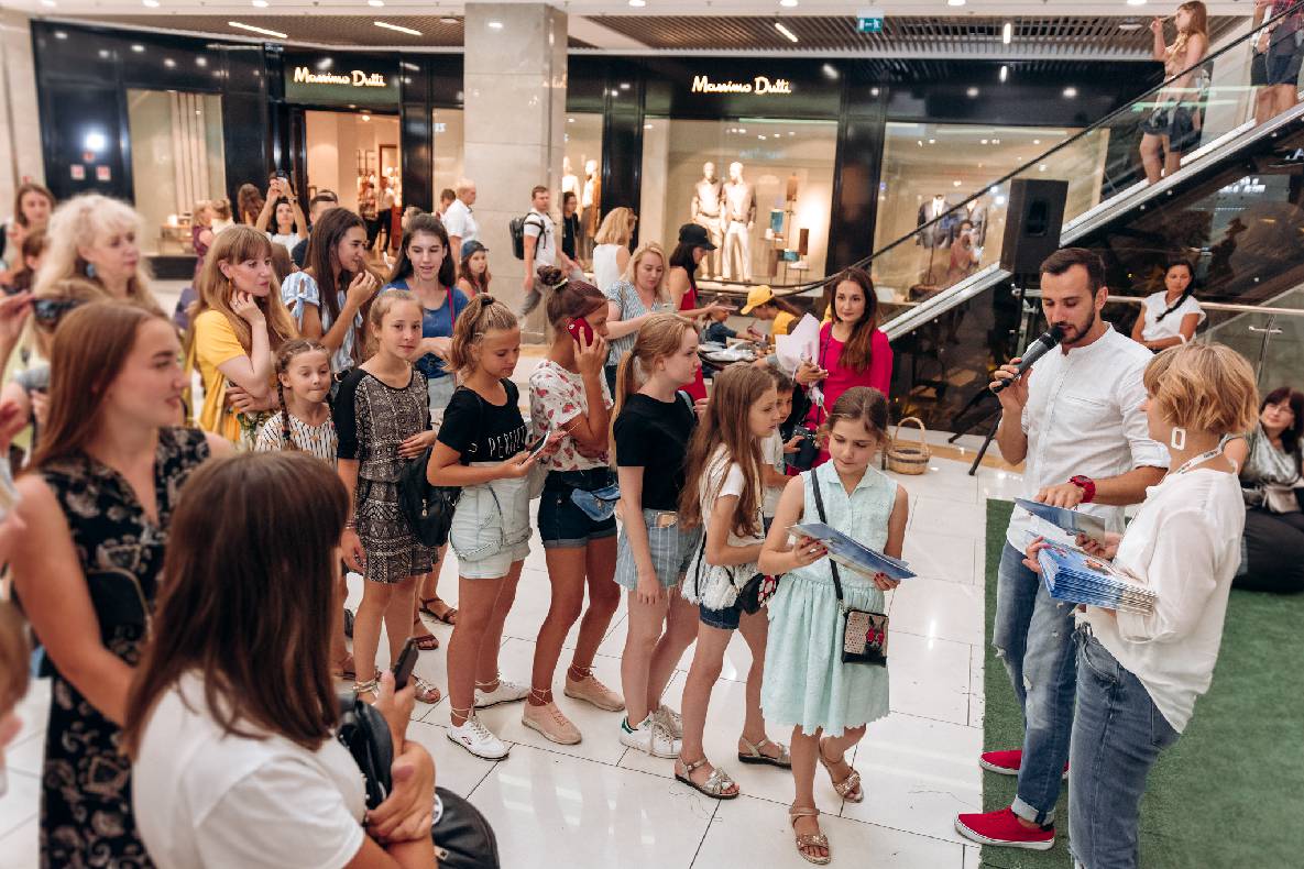 Sonia Plakdyuk&#039;s autograph session — Angry Birds 2 image-92