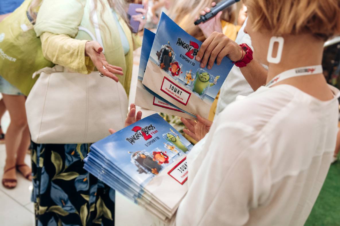 Sonia Plakdyuk&#039;s autograph session — Angry Birds 2 image-93