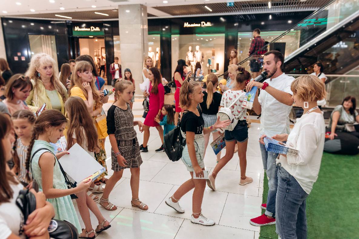 Sonia Plakdyuk&#039;s autograph session — Angry Birds 2 image-94
