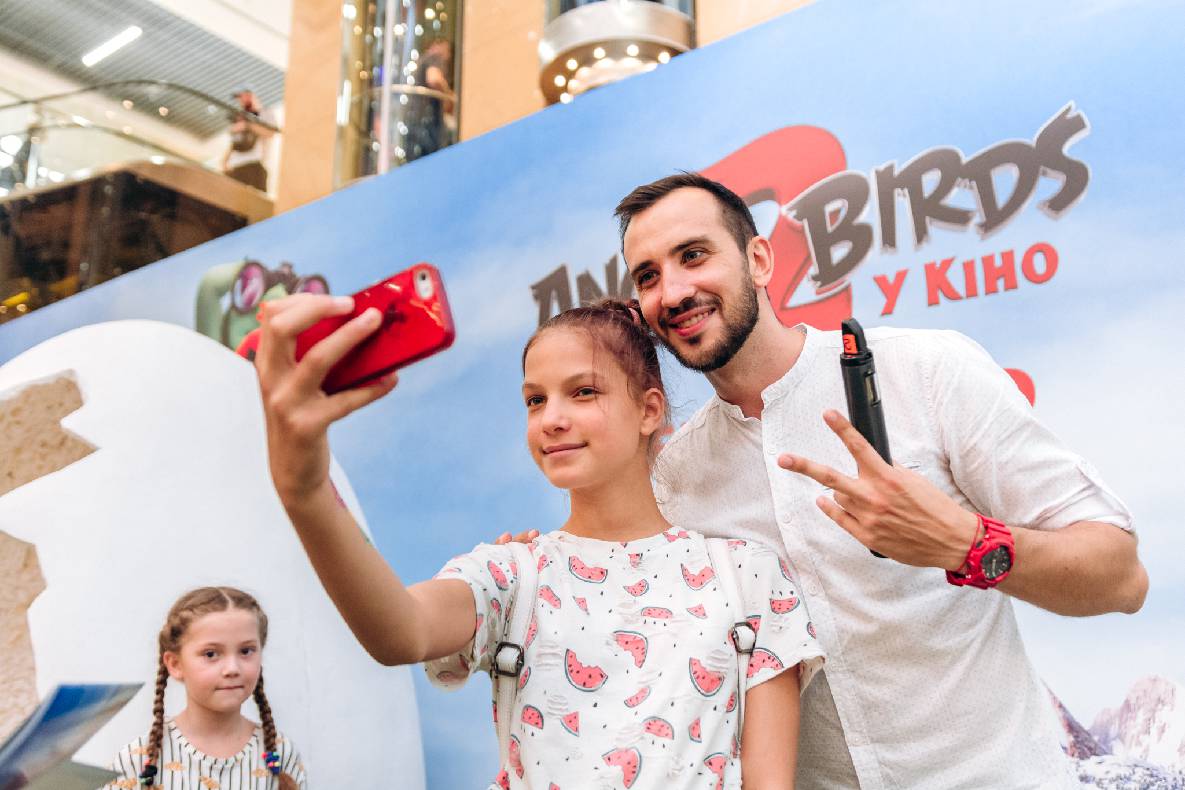Sonia Plakdyuk&#039;s autograph session — Angry Birds 2 image-97
