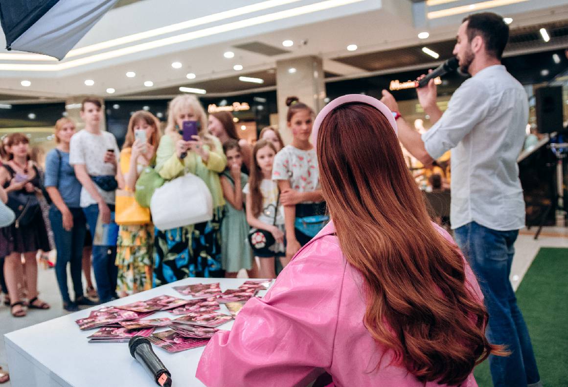 Sonia Plakdyuk&#039;s autograph session — Angry Birds 2 image-107