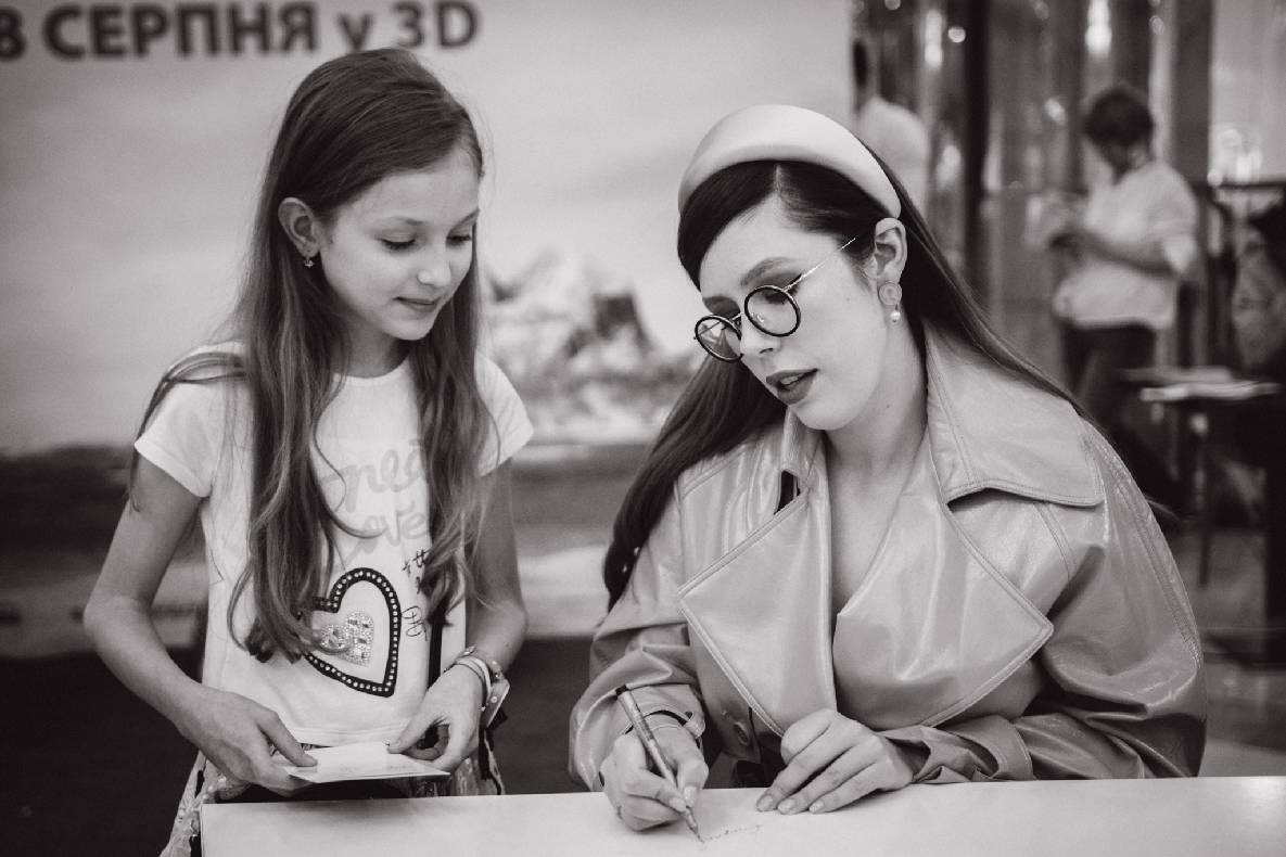 Sonia Plakdyuk&#039;s autograph session — Angry Birds 2 image-109