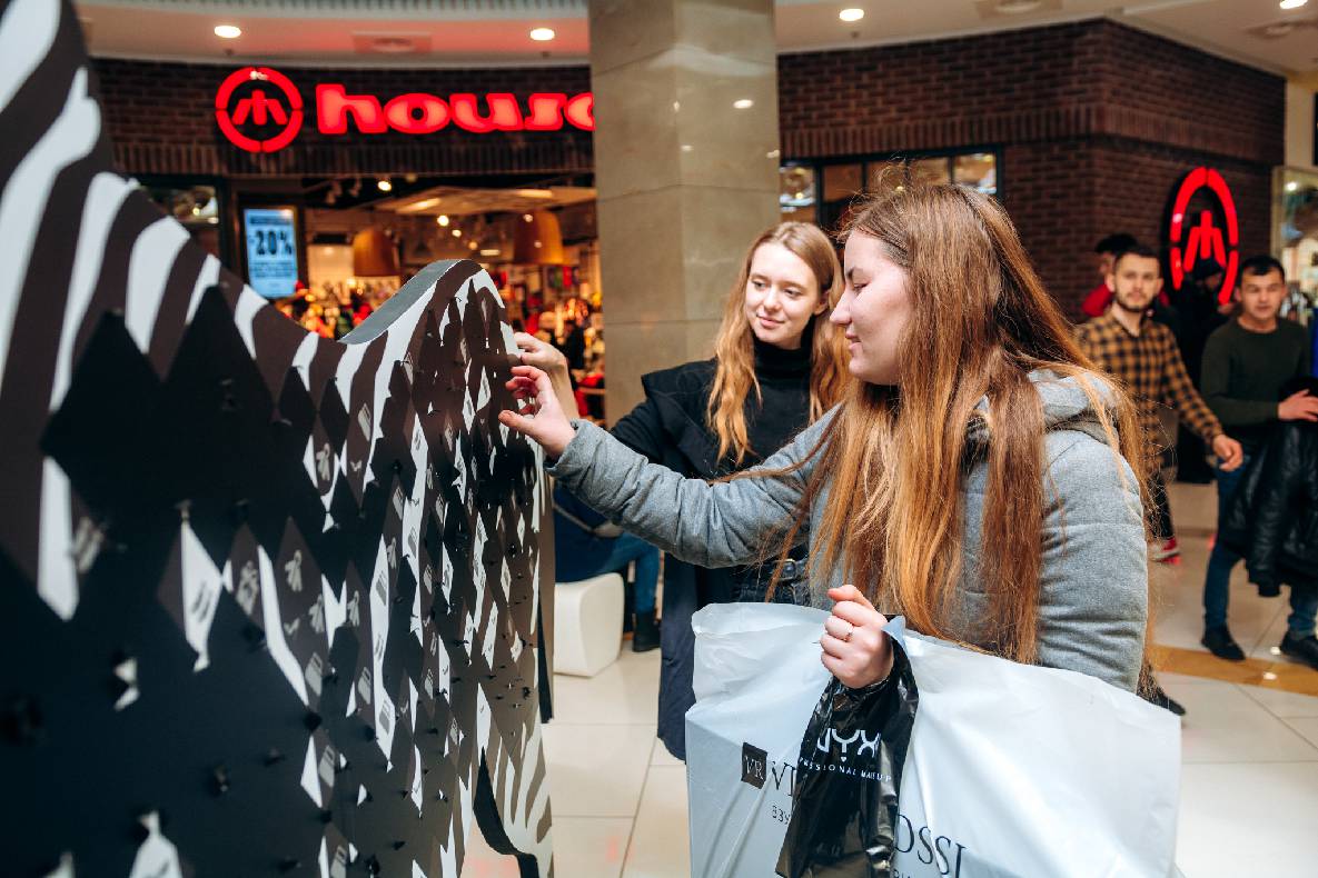 Чорна п&#039;ятниця 2019 — LAUD, автограф-сесія Євгена Кота і Ксенії Мішиной image-15