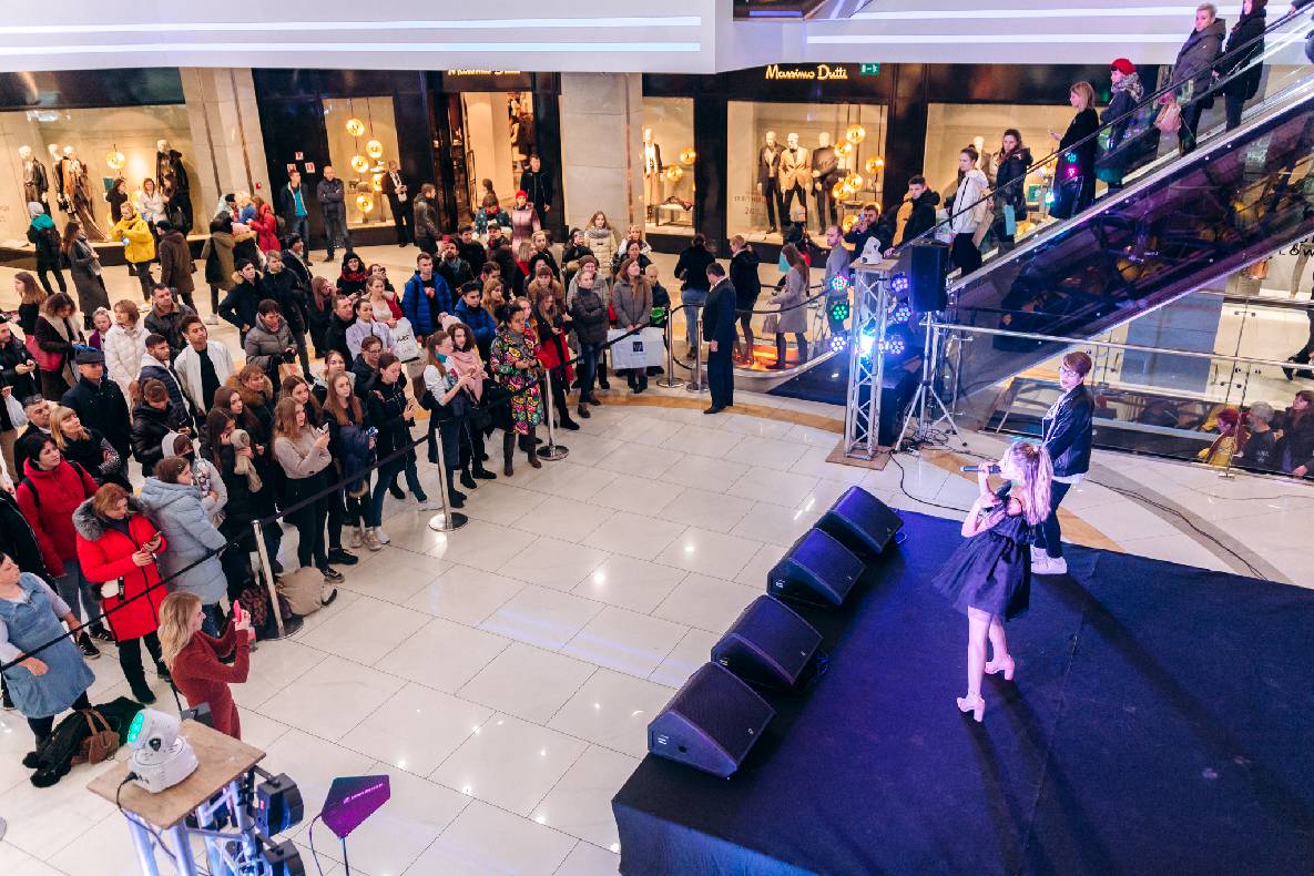 Чорна п&#039;ятниця 2019 — LAUD, автограф-сесія Євгена Кота і Ксенії Мішиной image-22