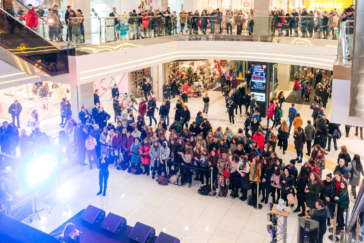 Чорна п&#039;ятниця 2019 — LAUD, автограф-сесія Євгена Кота і Ксенії Мішиной image-61