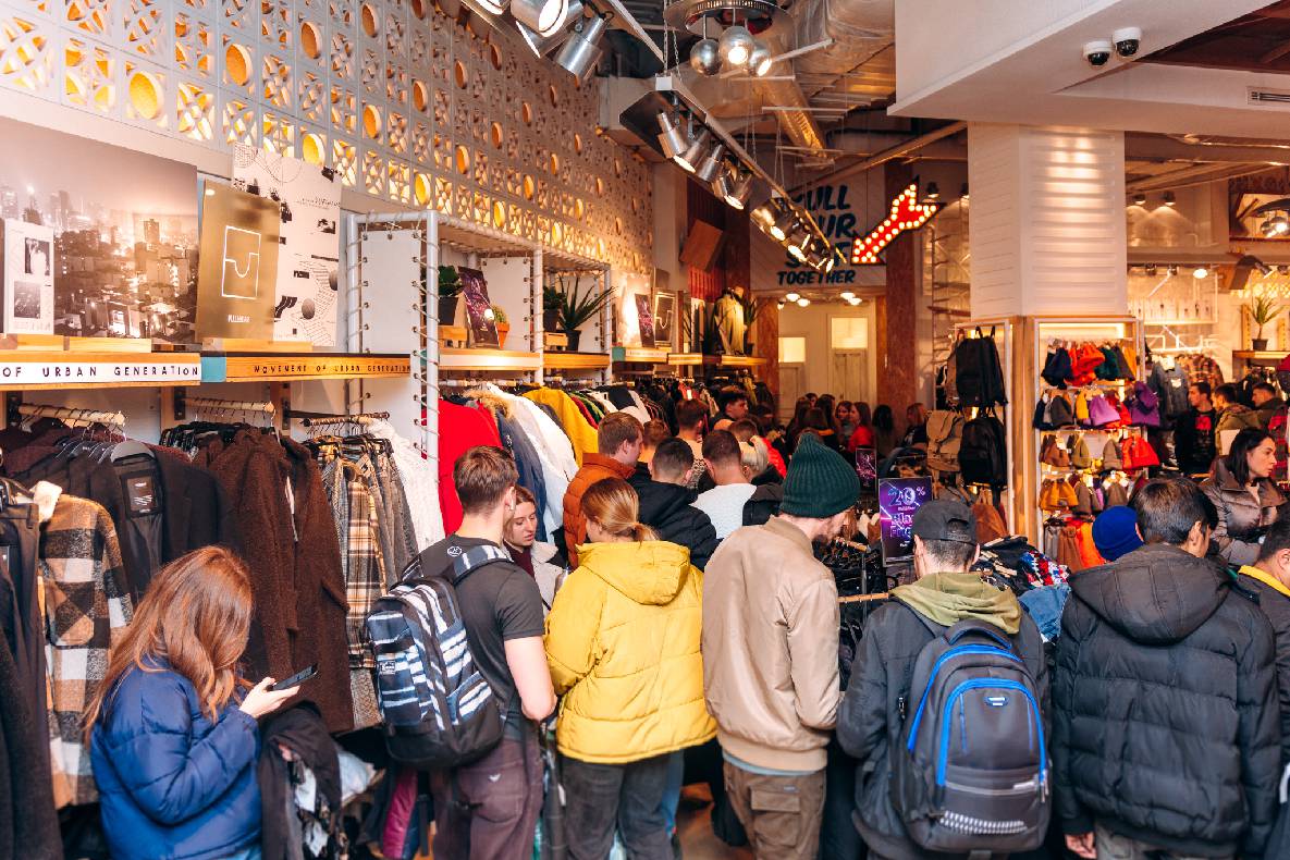 Чорна п&#039;ятниця 2019 — LAUD, автограф-сесія Євгена Кота і Ксенії Мішиной image-67