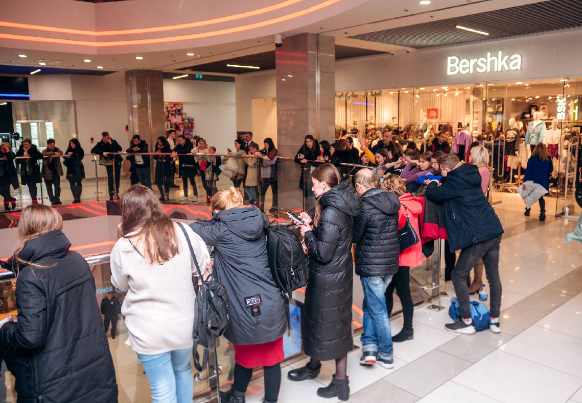 Чорна п&#039;ятниця 2019 — LAUD, автограф-сесія Євгена Кота і Ксенії Мішиной image-66