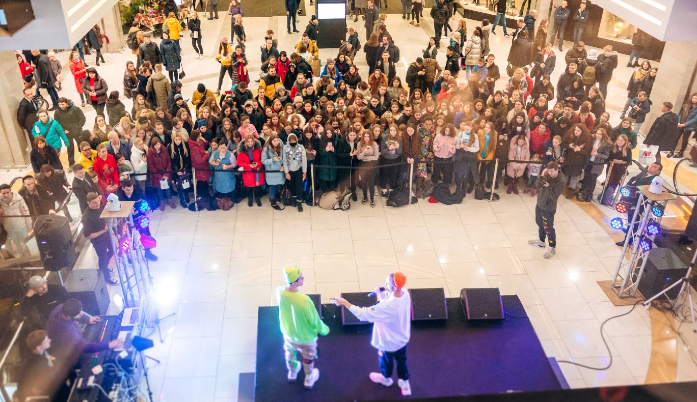 Чорна п&#039;ятниця 2019 — LAUD, автограф-сесія Євгена Кота і Ксенії Мішиной image-79