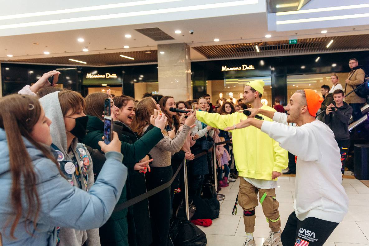 Чорна п&#039;ятниця 2019 — LAUD, автограф-сесія Євгена Кота і Ксенії Мішиной image-97