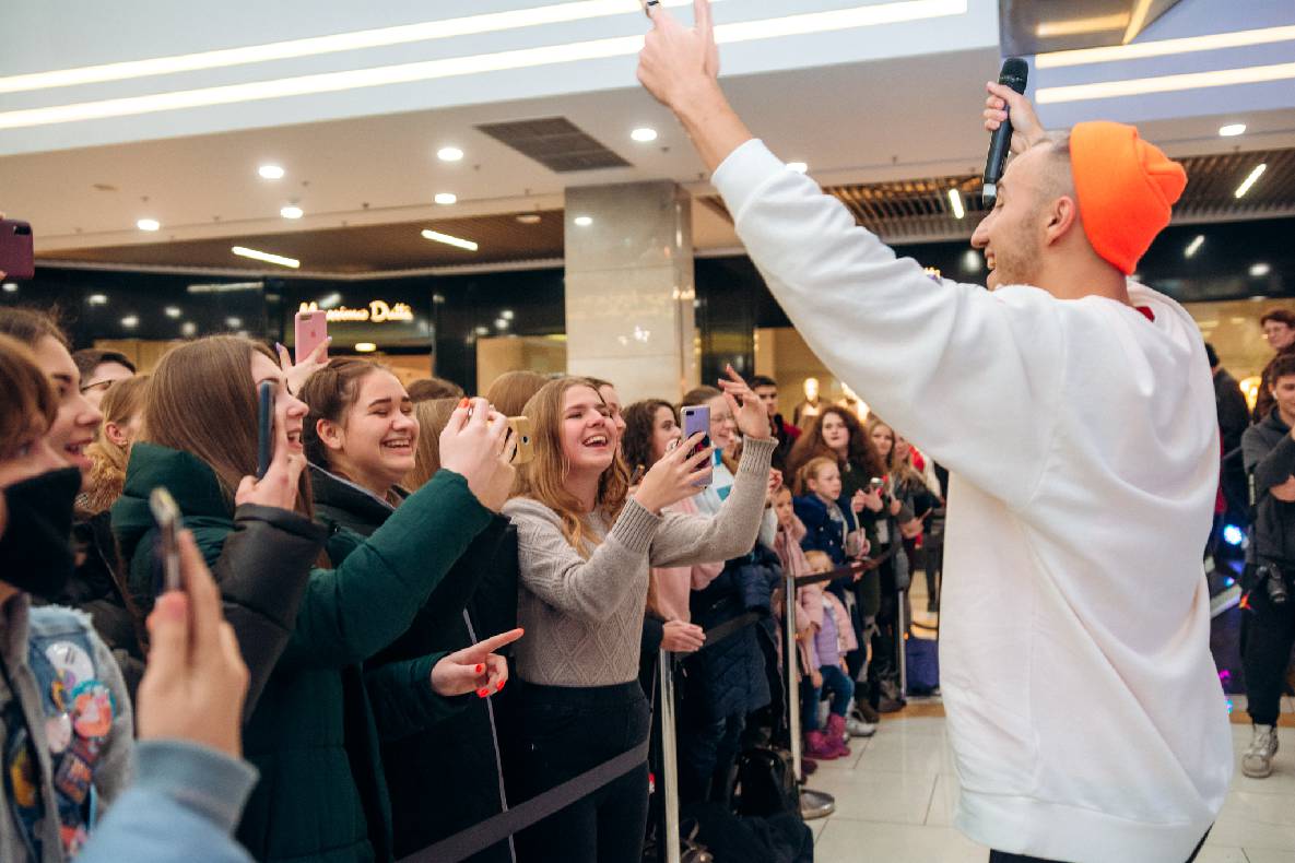 Чорна п&#039;ятниця 2019 — LAUD, автограф-сесія Євгена Кота і Ксенії Мішиной image-98