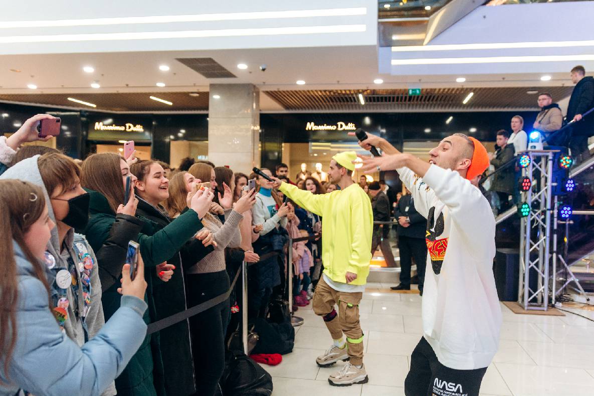 Чорна п&#039;ятниця 2019 — LAUD, автограф-сесія Євгена Кота і Ксенії Мішиной image-99