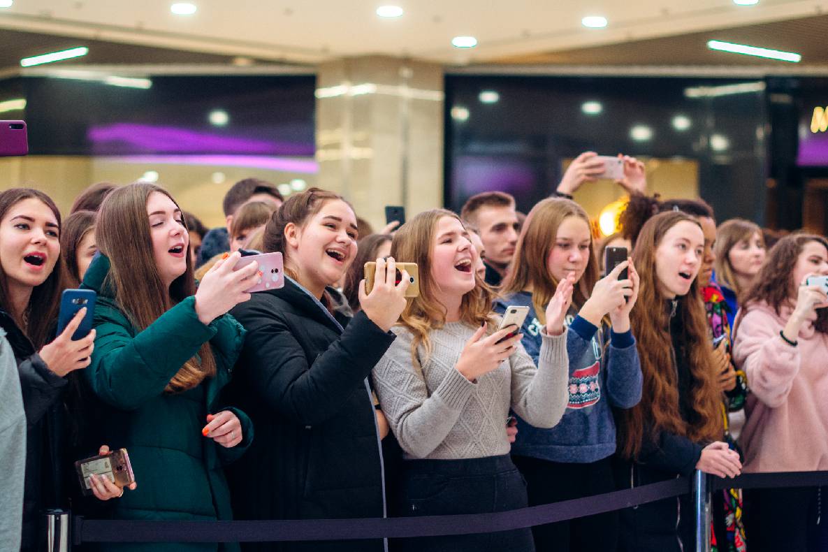 Чорна п&#039;ятниця 2019 — LAUD, автограф-сесія Євгена Кота і Ксенії Мішиной image-100