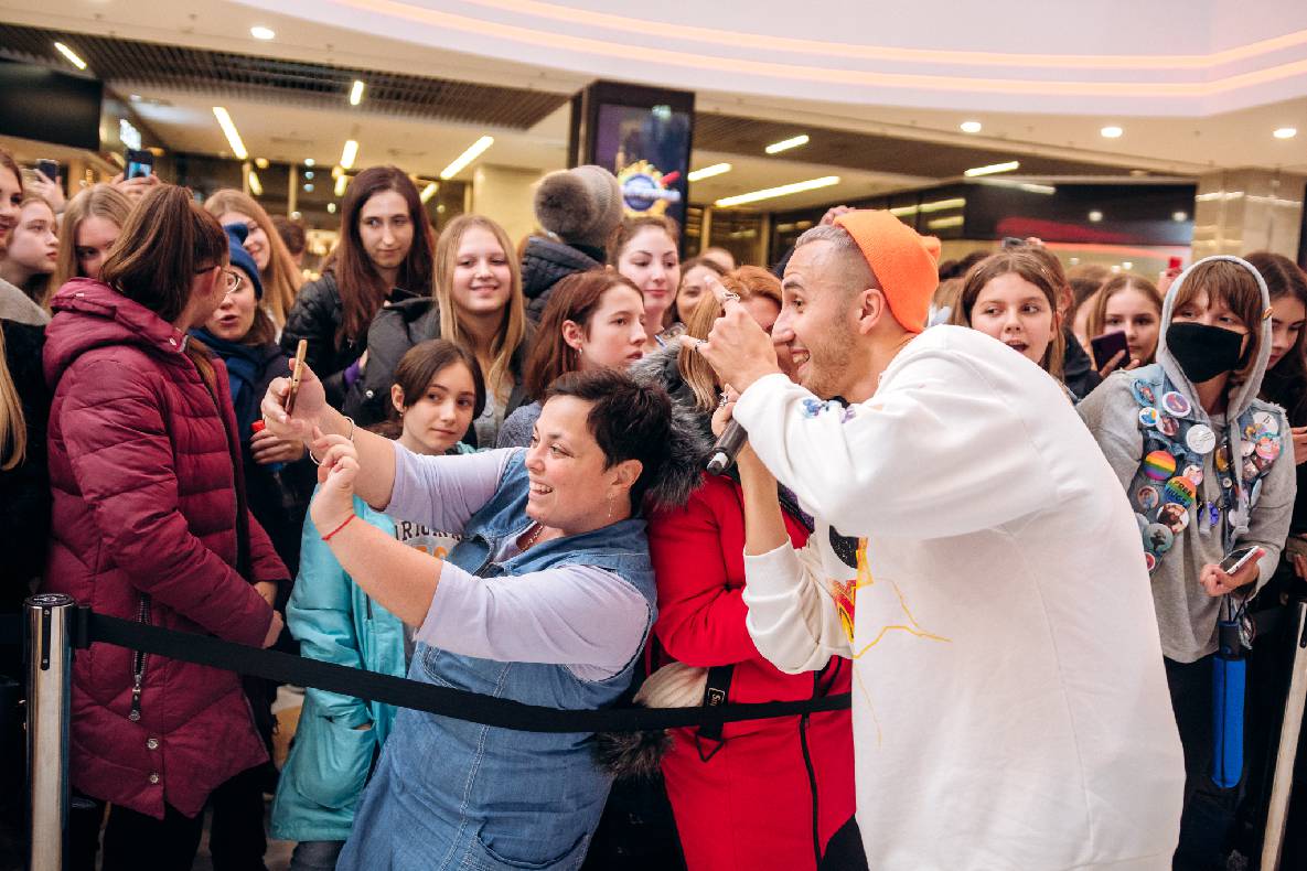 Чорна п&#039;ятниця 2019 — LAUD, автограф-сесія Євгена Кота і Ксенії Мішиной image-102