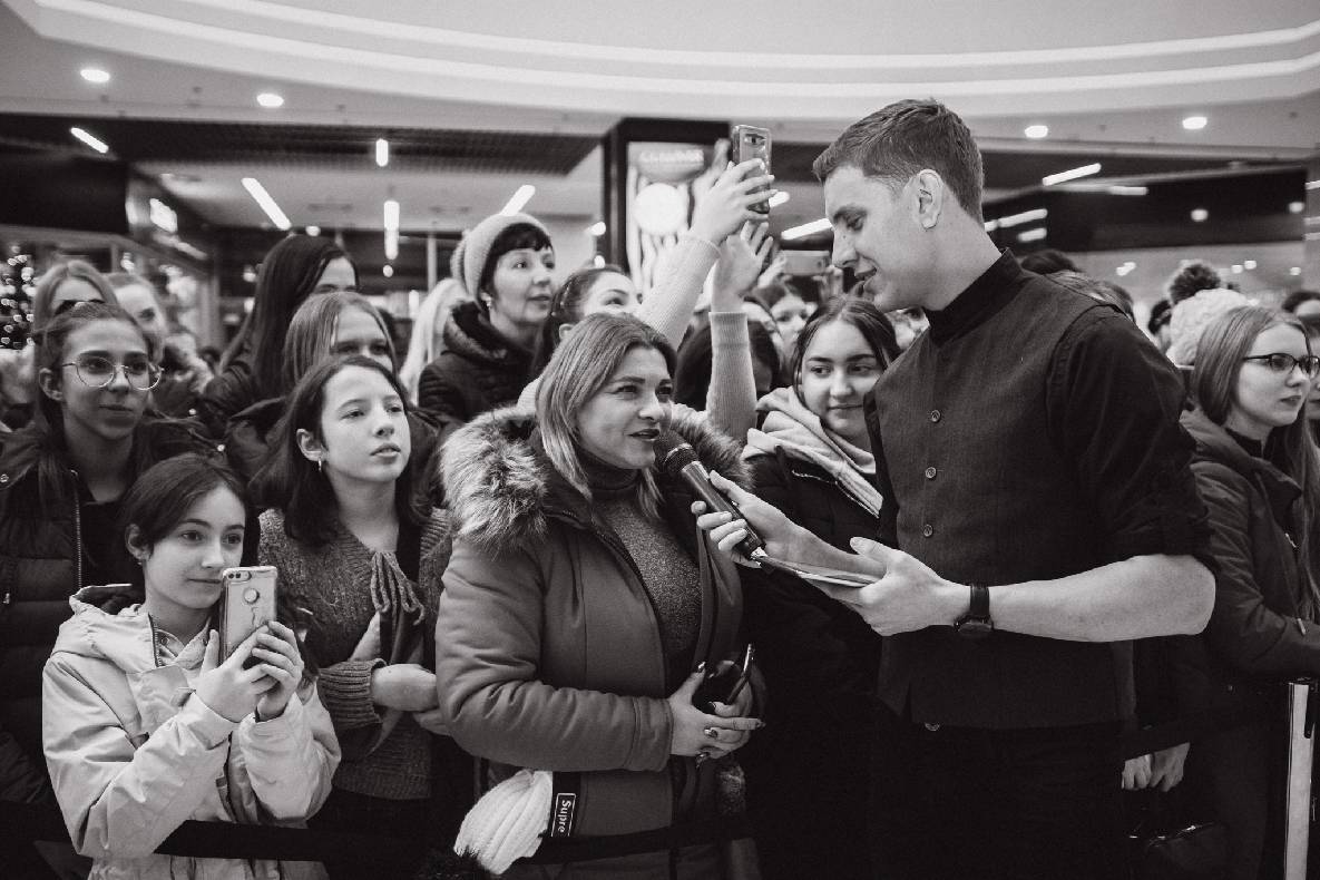 Чорна п&#039;ятниця 2019 — LAUD, автограф-сесія Євгена Кота і Ксенії Мішиной image-107