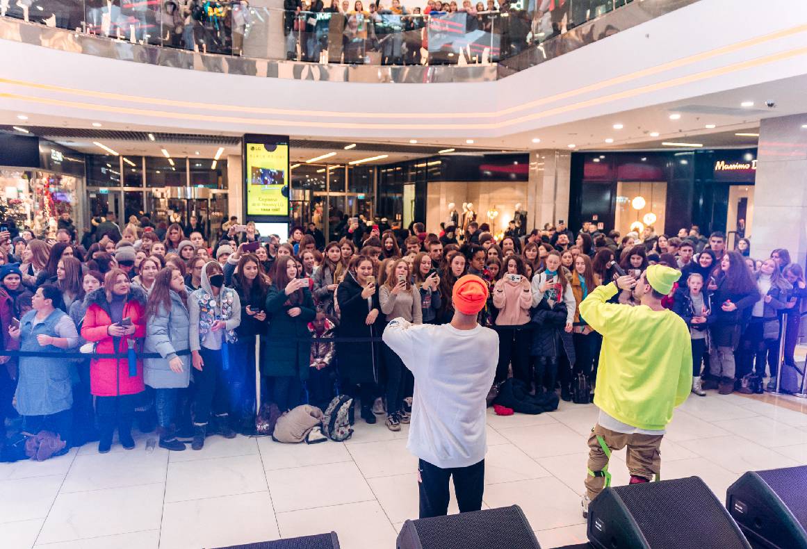 Чорна п&#039;ятниця 2019 — LAUD, автограф-сесія Євгена Кота і Ксенії Мішиной image-108