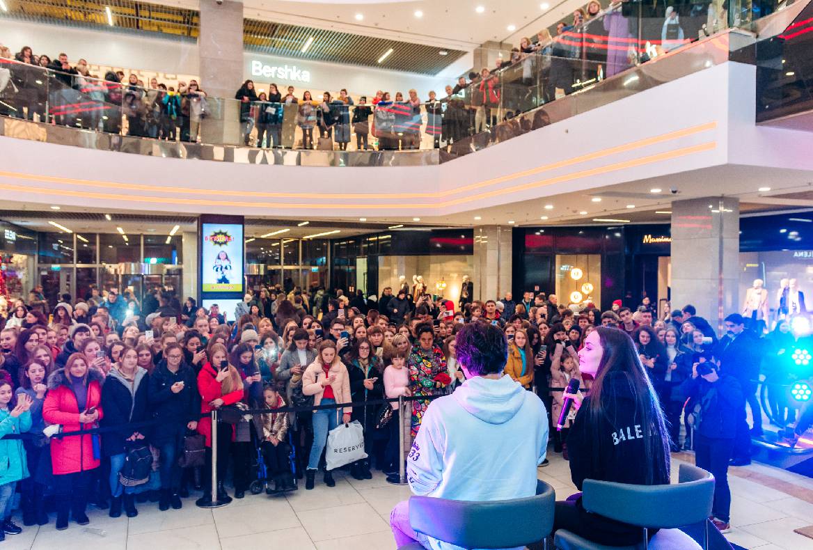 Чорна п&#039;ятниця 2019 — LAUD, автограф-сесія Євгена Кота і Ксенії Мішиной image-109