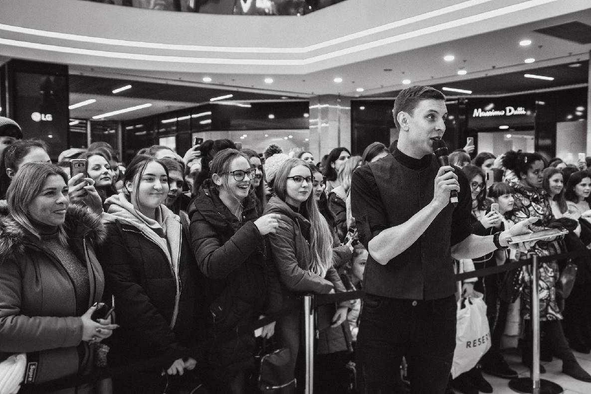 Чорна п&#039;ятниця 2019 — LAUD, автограф-сесія Євгена Кота і Ксенії Мішиной image-111