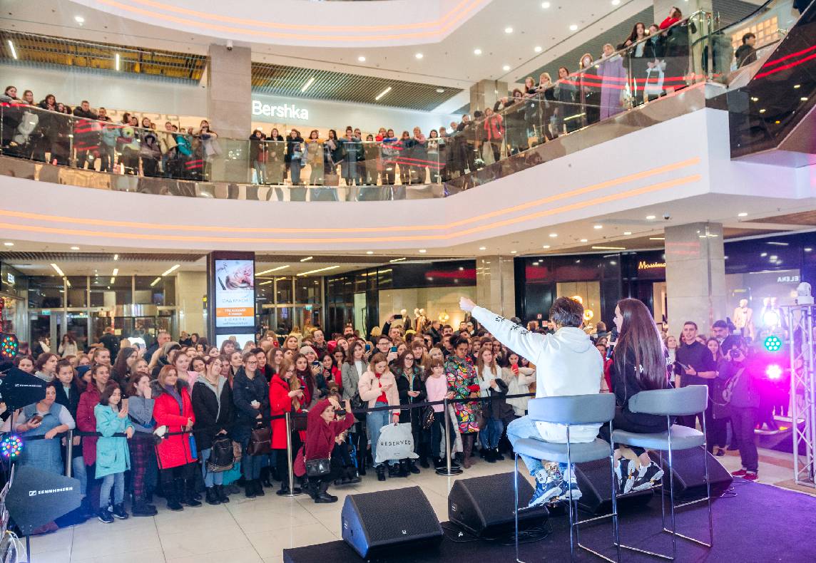 Чорна п&#039;ятниця 2019 — LAUD, автограф-сесія Євгена Кота і Ксенії Мішиной image-117