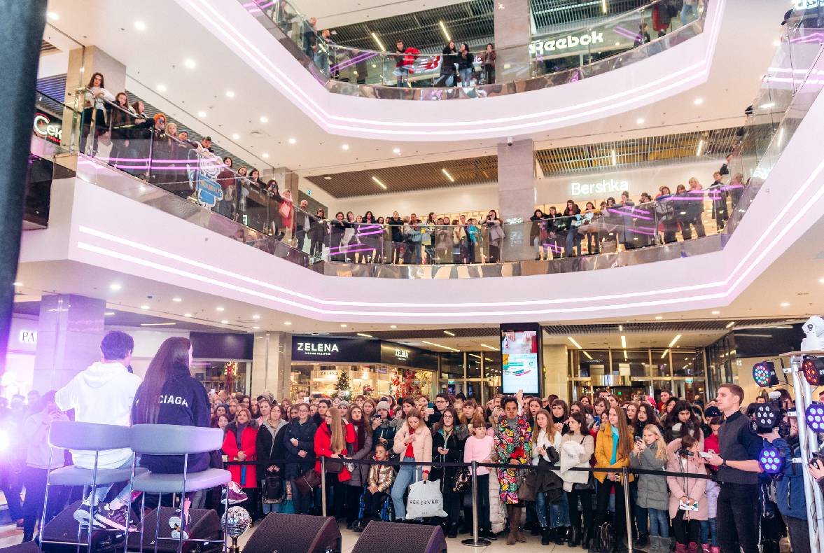 Чорна п&#039;ятниця 2019 — LAUD, автограф-сесія Євгена Кота і Ксенії Мішиной image-123