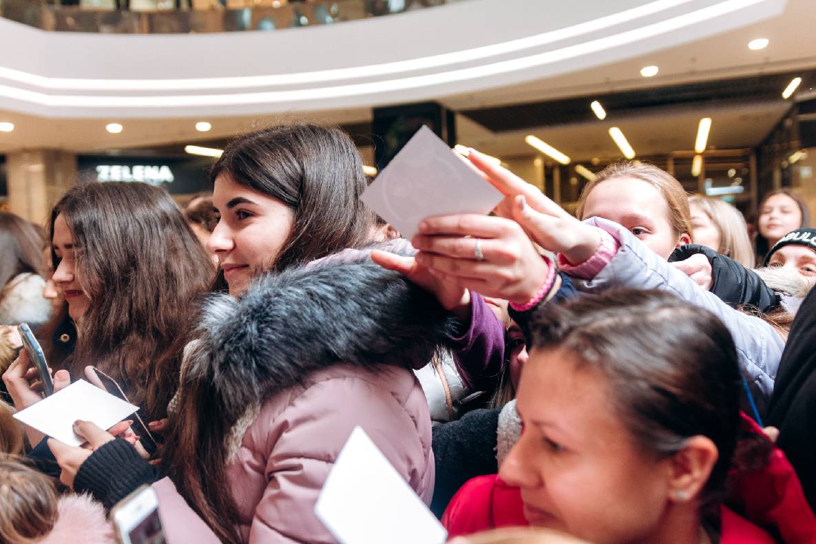 Чорна п&#039;ятниця 2019 — LAUD, автограф-сесія Євгена Кота і Ксенії Мішиной image-136