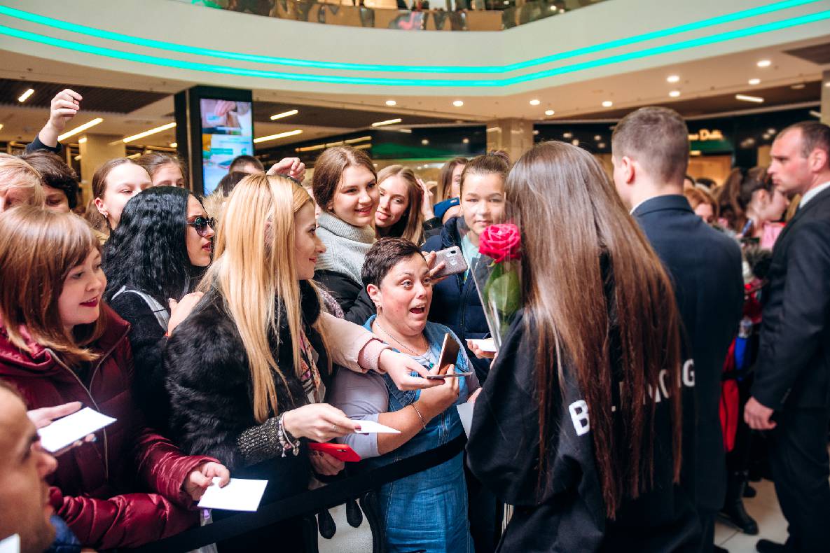 Чорна п&#039;ятниця 2019 — LAUD, автограф-сесія Євгена Кота і Ксенії Мішиной image-137