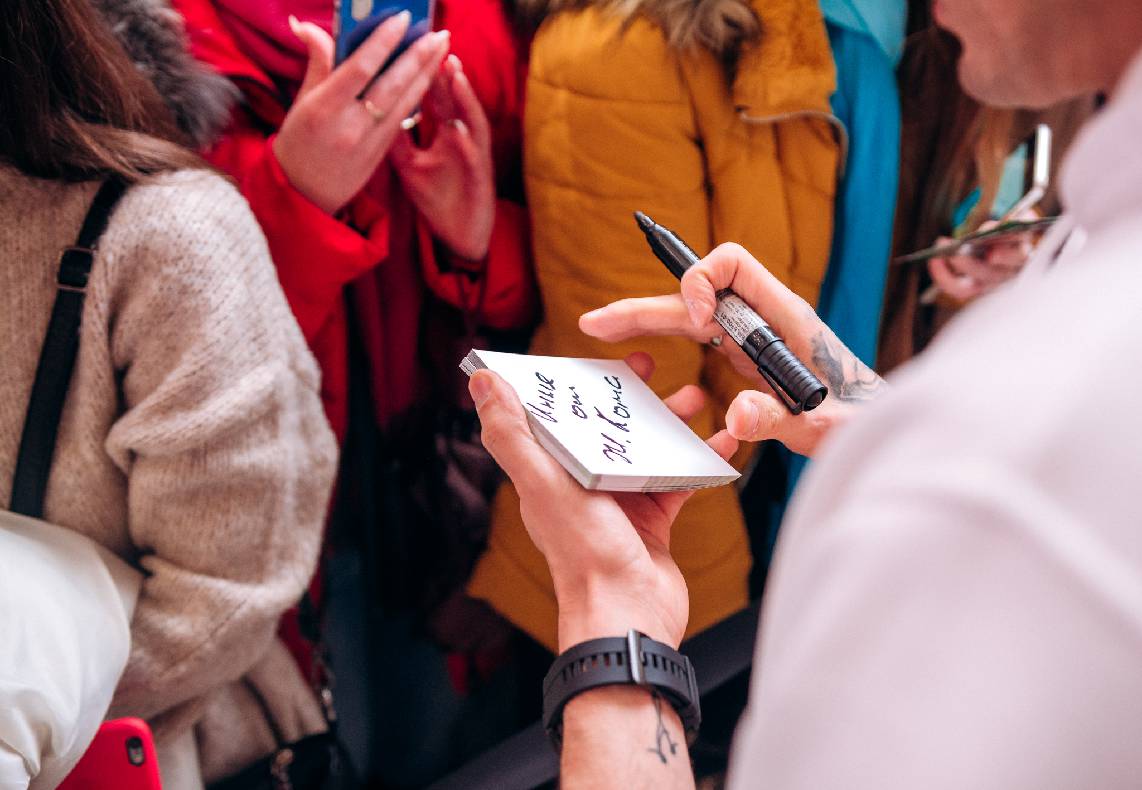 Чорна п&#039;ятниця 2019 — LAUD, автограф-сесія Євгена Кота і Ксенії Мішиной image-138