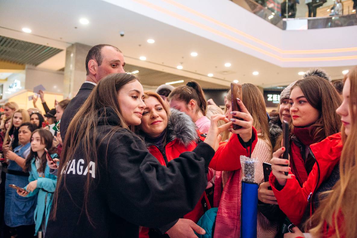 Чорна п&#039;ятниця 2019 — LAUD, автограф-сесія Євгена Кота і Ксенії Мішиной image-139