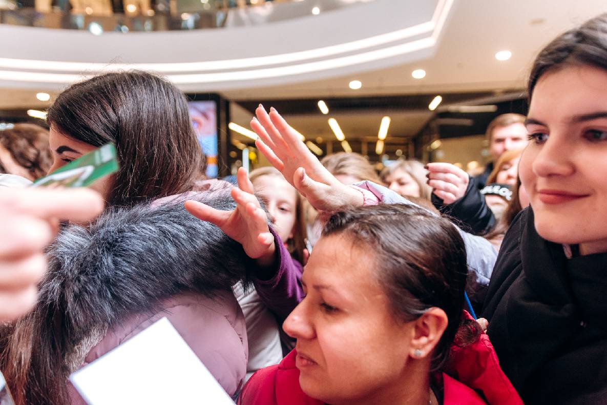 Чорна п&#039;ятниця 2019 — LAUD, автограф-сесія Євгена Кота і Ксенії Мішиной image-140