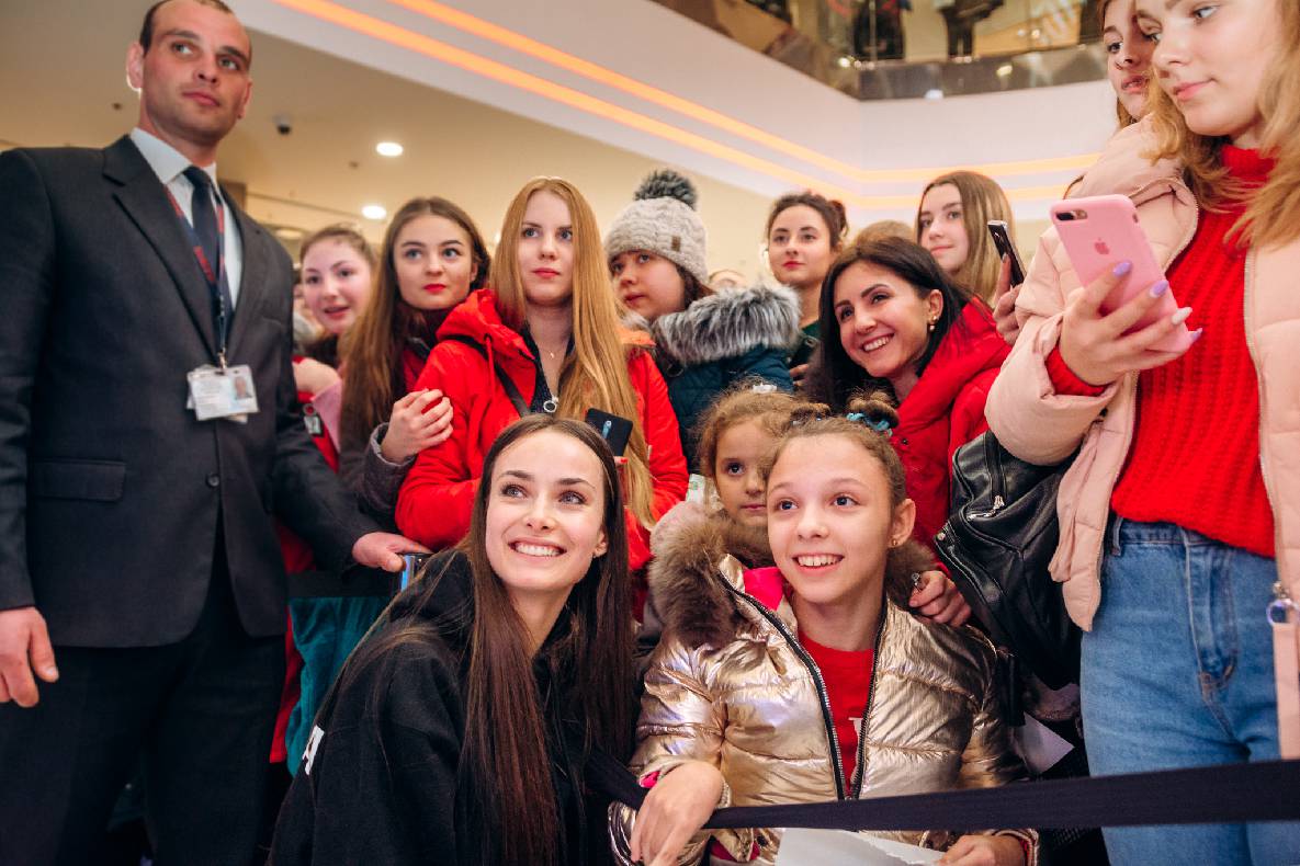 Чорна п&#039;ятниця 2019 — LAUD, автограф-сесія Євгена Кота і Ксенії Мішиной image-144