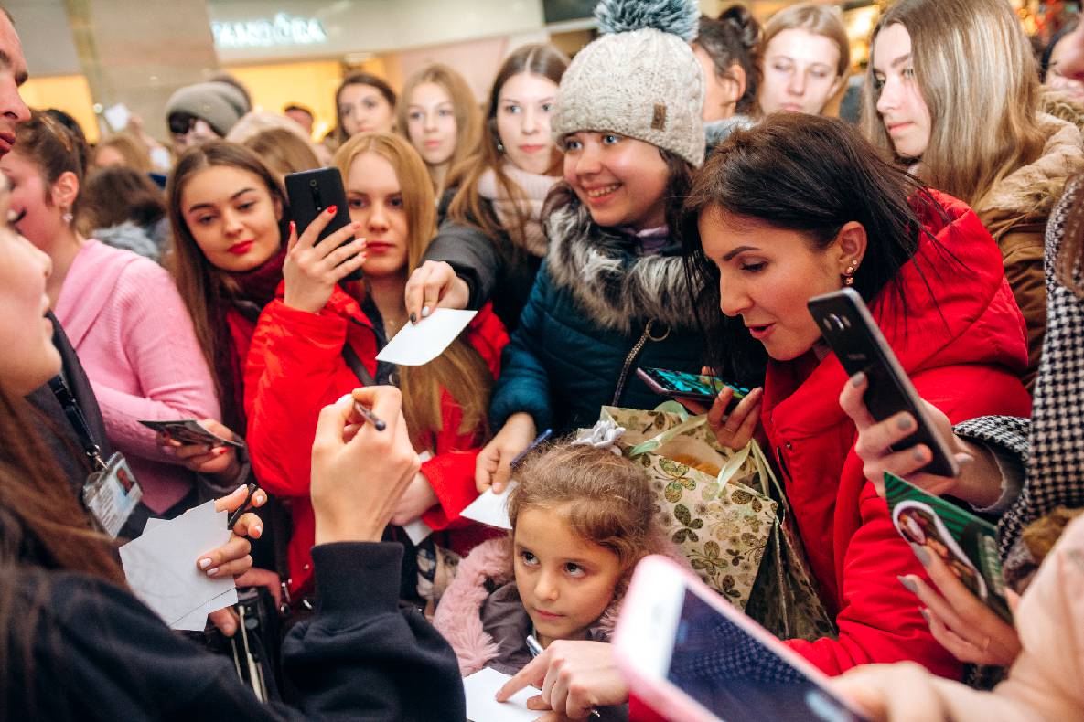 Чорна п&#039;ятниця 2019 — LAUD, автограф-сесія Євгена Кота і Ксенії Мішиной image-147