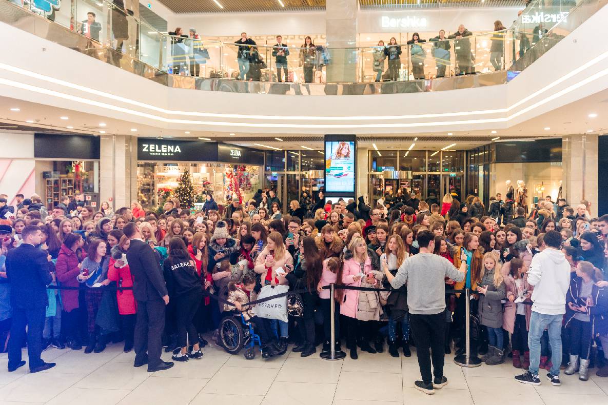 Чорна п&#039;ятниця 2019 — LAUD, автограф-сесія Євгена Кота і Ксенії Мішиной image-148