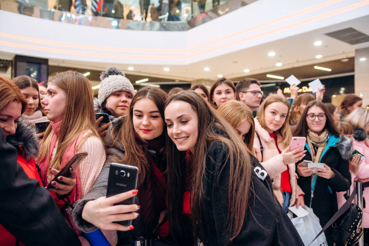 Чорна п&#039;ятниця 2019 — LAUD, автограф-сесія Євгена Кота і Ксенії Мішиной image-149