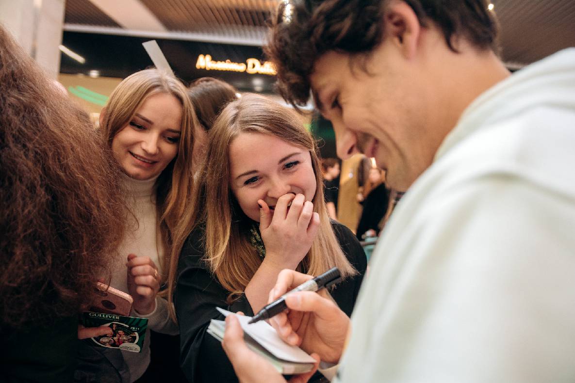 Чорна п&#039;ятниця 2019 — LAUD, автограф-сесія Євгена Кота і Ксенії Мішиной image-156