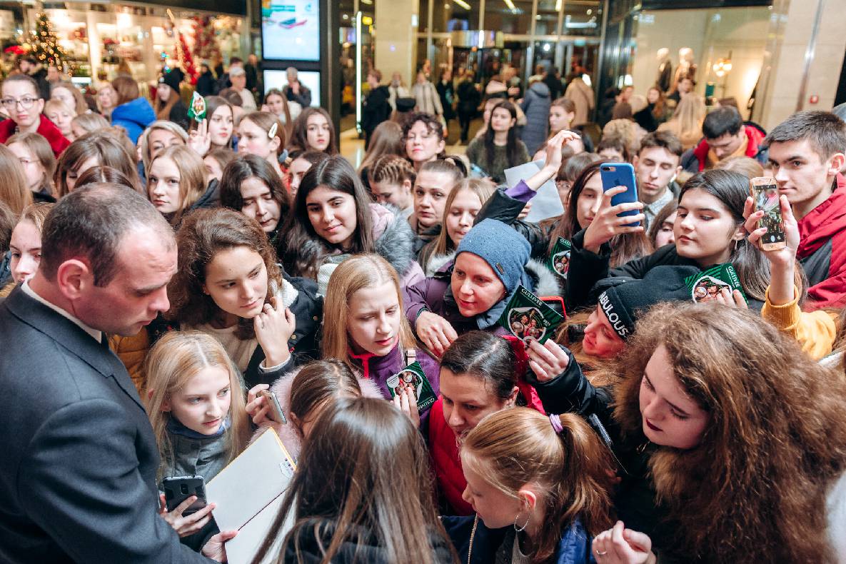 Чорна п&#039;ятниця 2019 — LAUD, автограф-сесія Євгена Кота і Ксенії Мішиной image-163