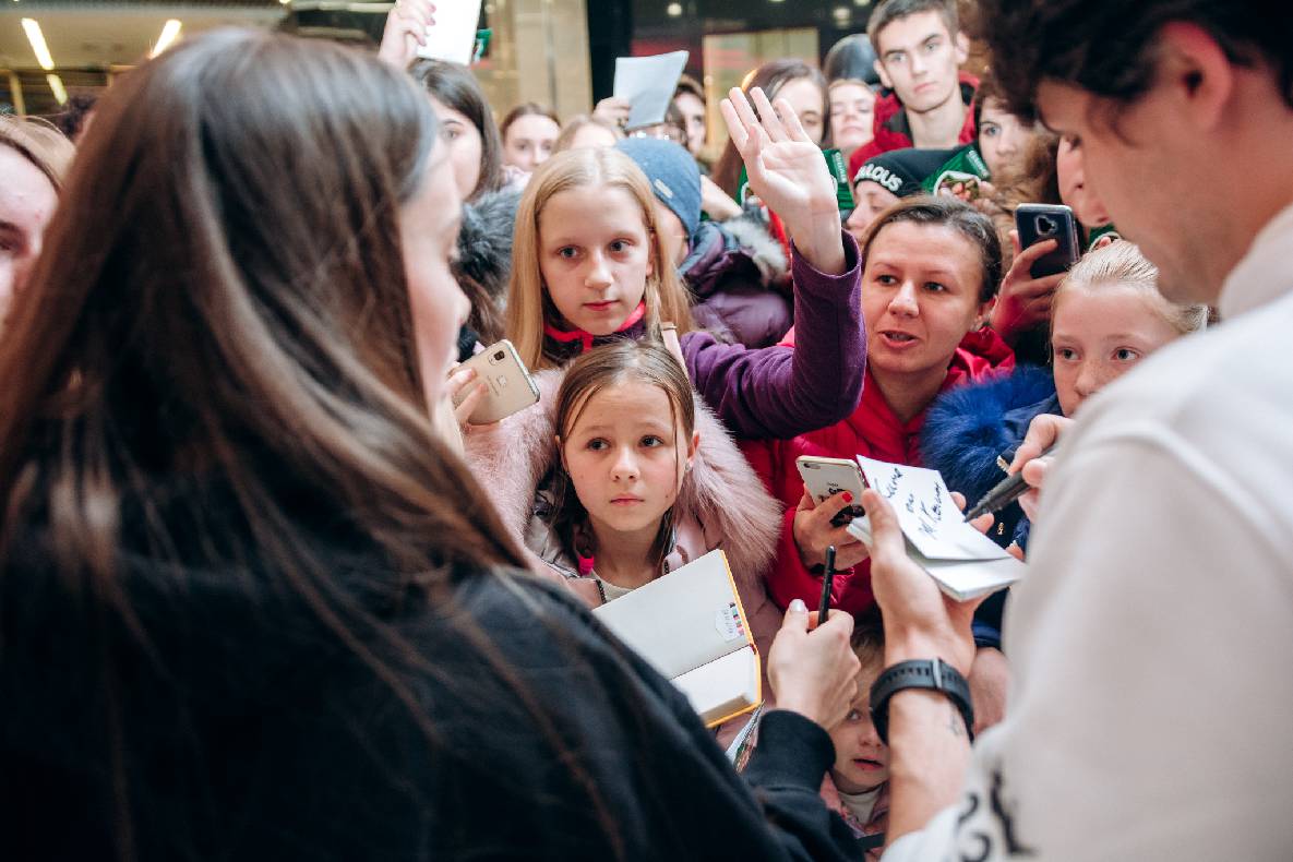 Чорна п&#039;ятниця 2019 — LAUD, автограф-сесія Євгена Кота і Ксенії Мішиной image-164