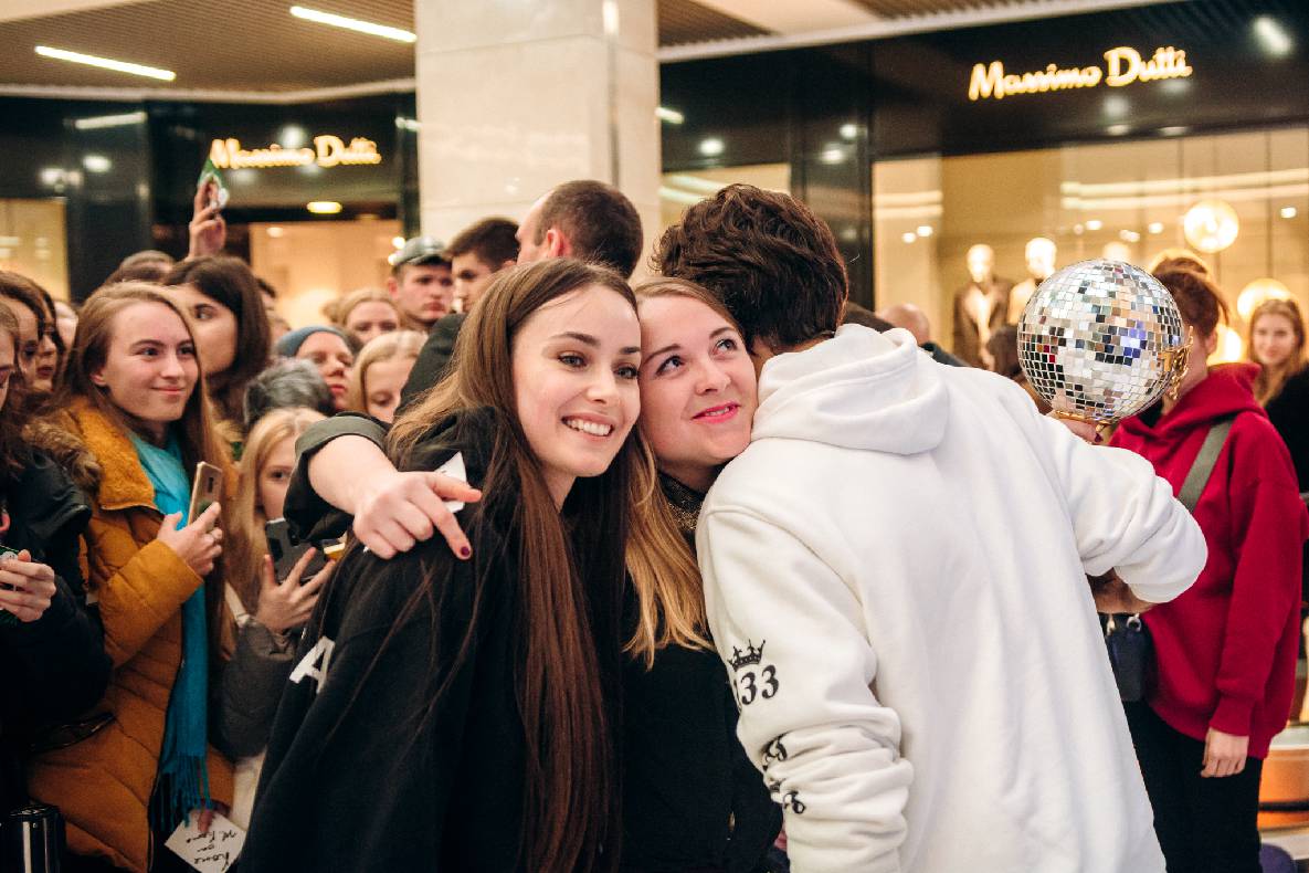 Чорна п&#039;ятниця 2019 — LAUD, автограф-сесія Євгена Кота і Ксенії Мішиной image-167