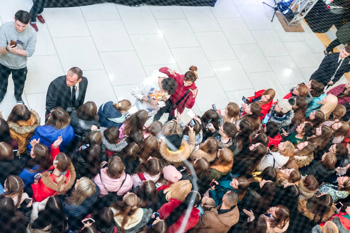 Чорна п&#039;ятниця 2019 — LAUD, автограф-сесія Євгена Кота і Ксенії Мішиной image-168