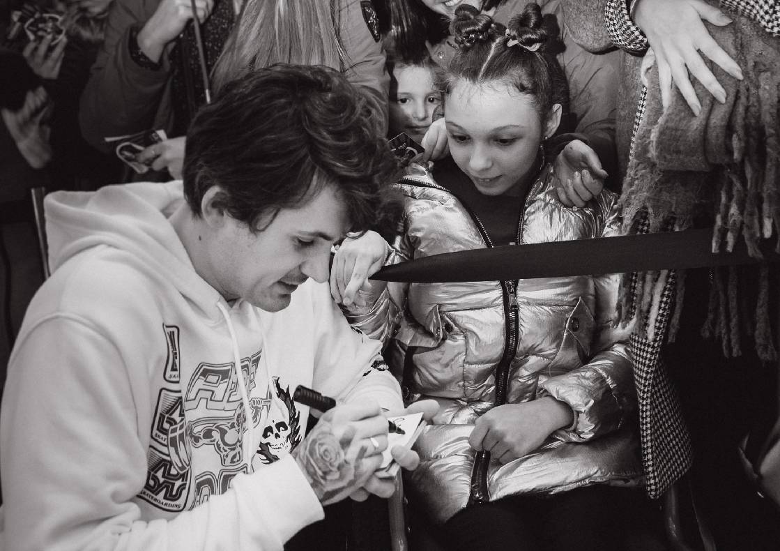 Чорна п&#039;ятниця 2019 — LAUD, автограф-сесія Євгена Кота і Ксенії Мішиной image-169