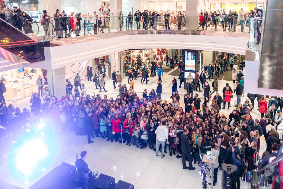 Чорна п&#039;ятниця 2019 — LAUD, автограф-сесія Євгена Кота і Ксенії Мішиной image-170