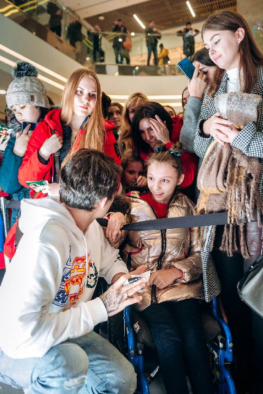 Чорна п&#039;ятниця 2019 — LAUD, автограф-сесія Євгена Кота і Ксенії Мішиной image-173