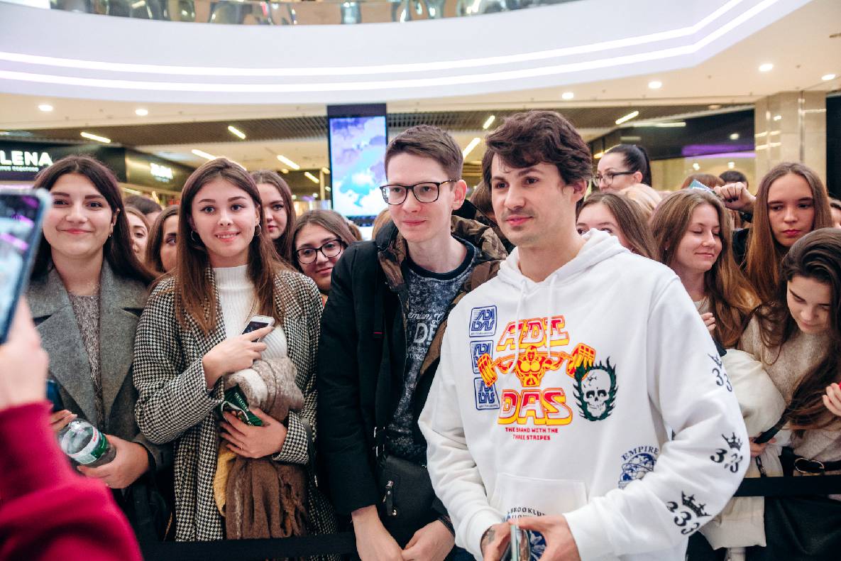 Чорна п&#039;ятниця 2019 — LAUD, автограф-сесія Євгена Кота і Ксенії Мішиной image-175