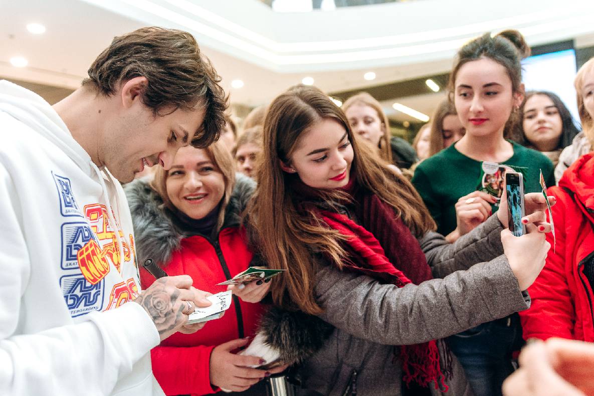 Чорна п&#039;ятниця 2019 — LAUD, автограф-сесія Євгена Кота і Ксенії Мішиной image-176