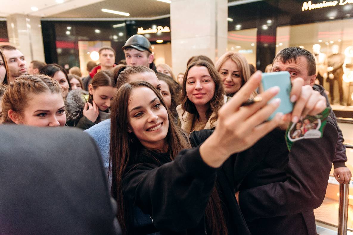 Чорна п&#039;ятниця 2019 — LAUD, автограф-сесія Євгена Кота і Ксенії Мішиной image-177